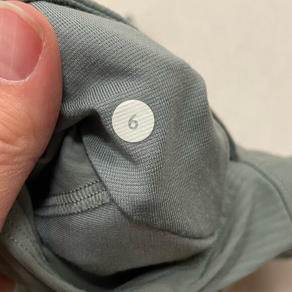 Lululemon Crop Pants in Sage Green Size 6 - Picture 2 of 4